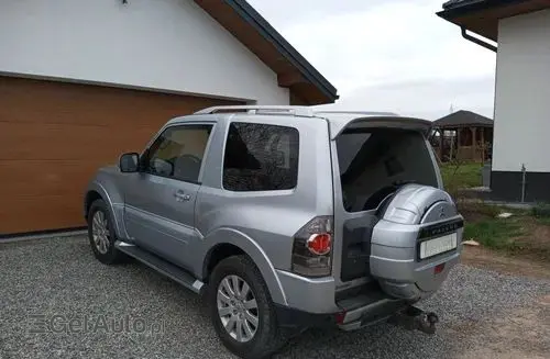 MITSUBISHI Pajero 
