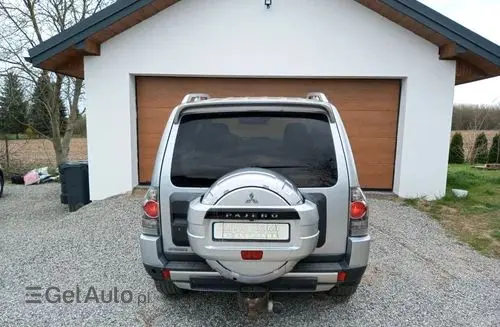 MITSUBISHI Pajero 
