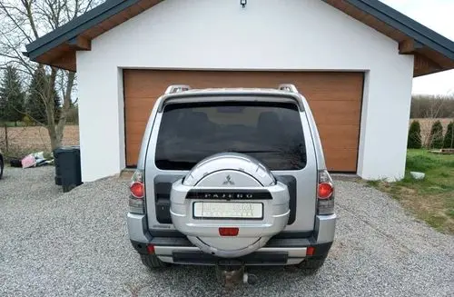 MITSUBISHI Pajero 