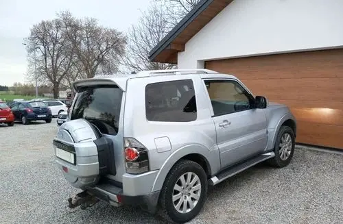 MITSUBISHI Pajero 