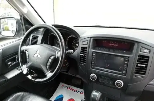 MITSUBISHI Pajero 