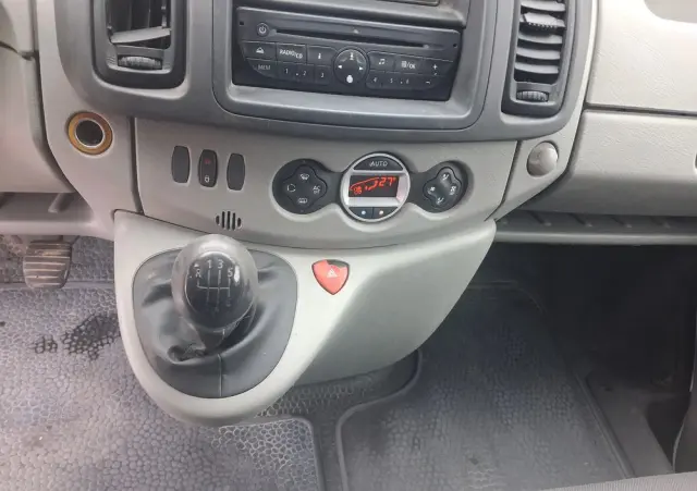 RENAULT TRAFIC 