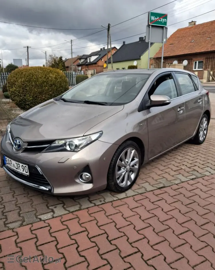TOYOTA Auris 