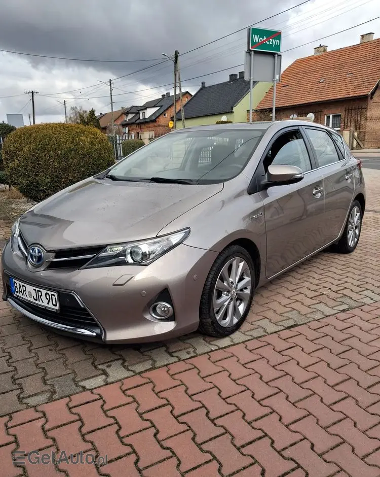 TOYOTA Auris 