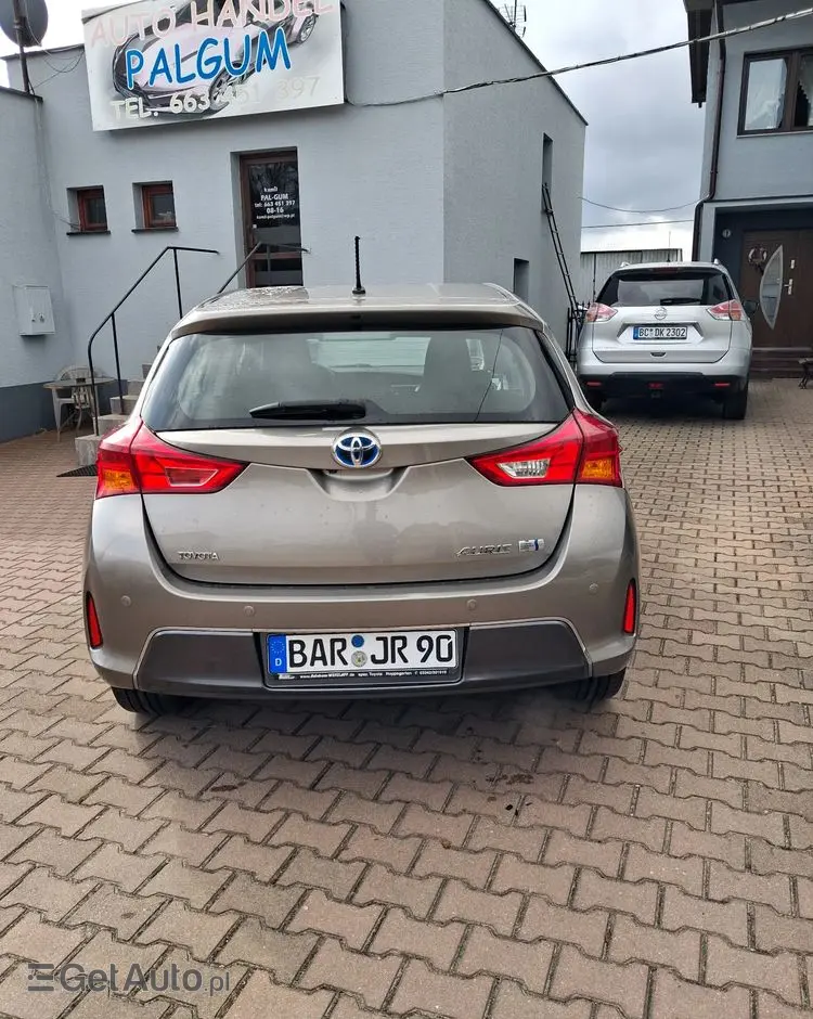 TOYOTA Auris 