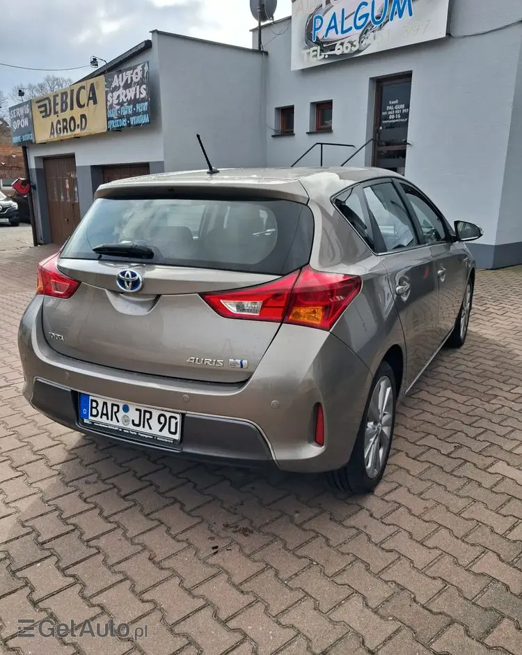 TOYOTA Auris 