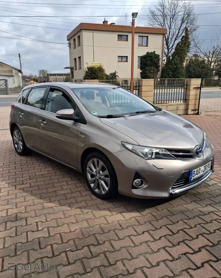 TOYOTA Auris 