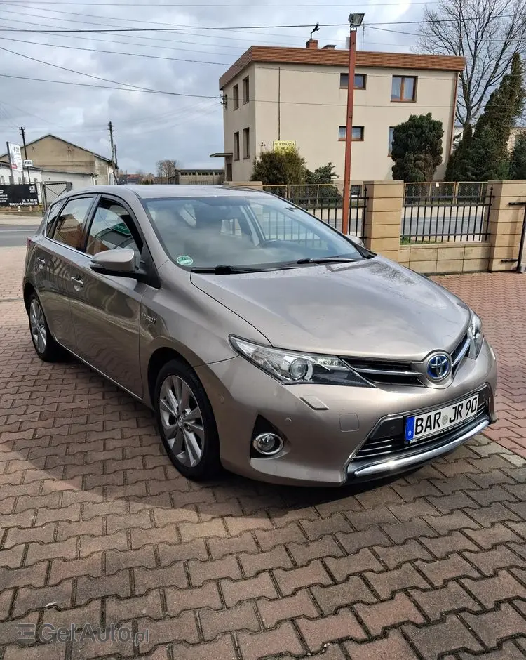 TOYOTA Auris 