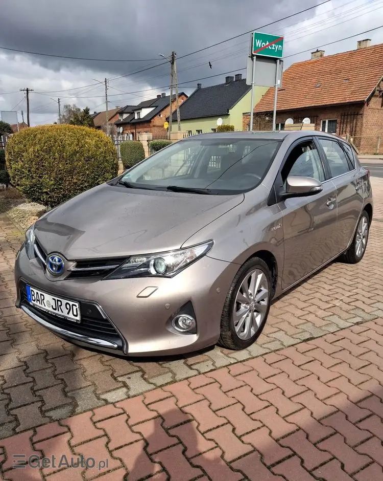 TOYOTA Auris 