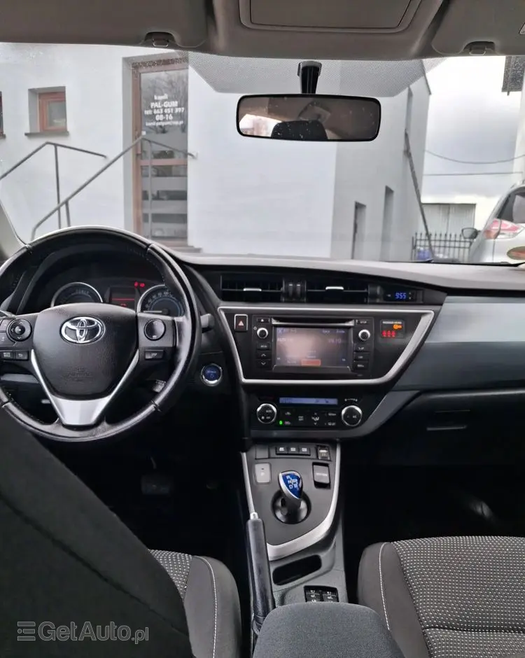TOYOTA Auris 