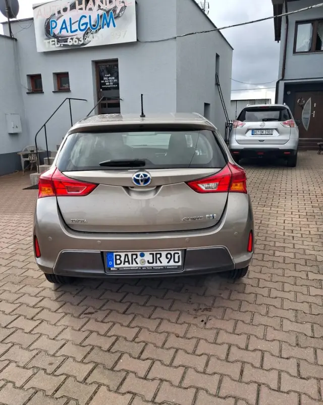 TOYOTA Auris 