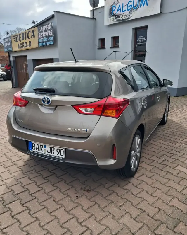 TOYOTA Auris 