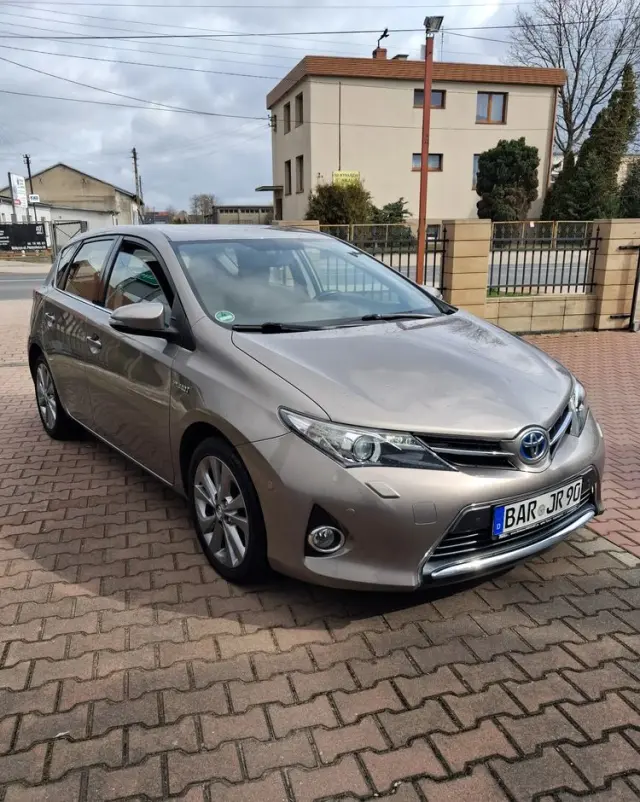TOYOTA Auris 