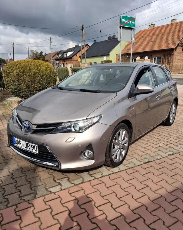 TOYOTA Auris 