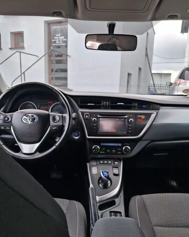 TOYOTA Auris 