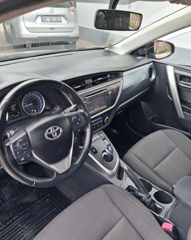 TOYOTA Auris 