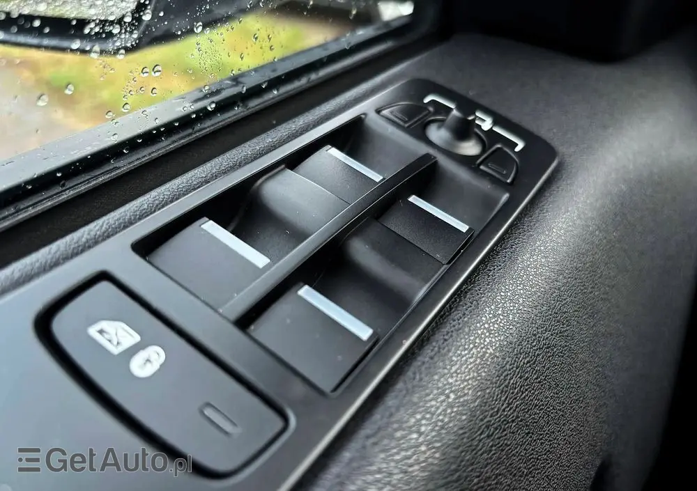 LAND ROVER Discovery Sport Ver-2-0-d150-r--dynamic-s