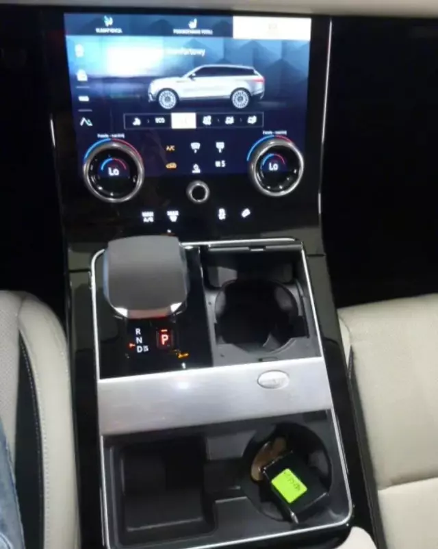LAND ROVER Range Rover Velar 2.0 P250 R-Dynamic SE