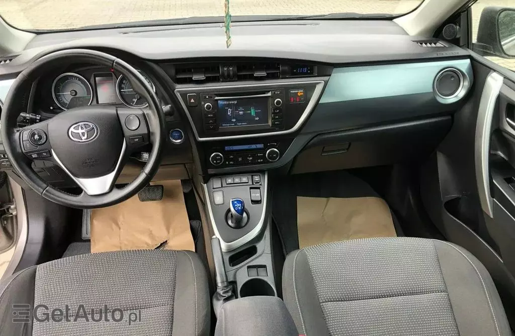 TOYOTA Auris 