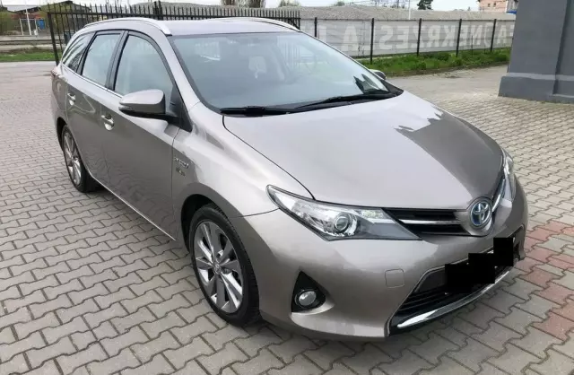 TOYOTA Auris 