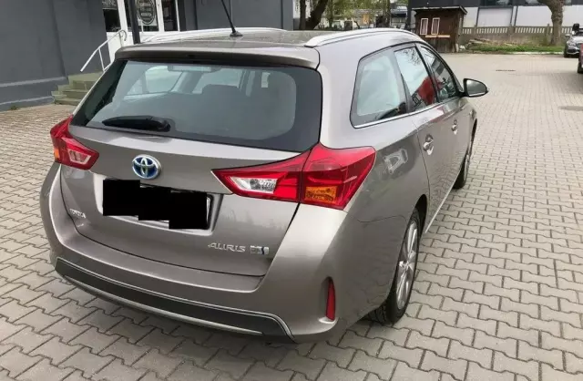 TOYOTA Auris 