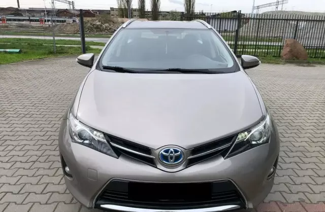 TOYOTA Auris 