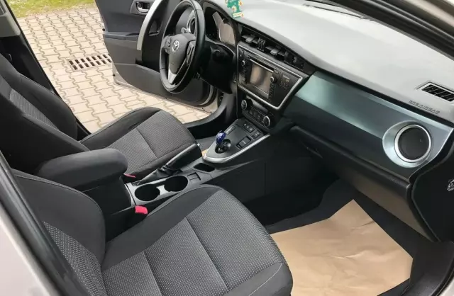 TOYOTA Auris 