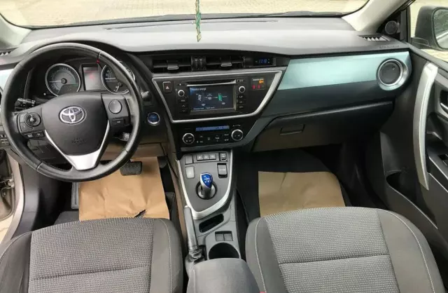 TOYOTA Auris 
