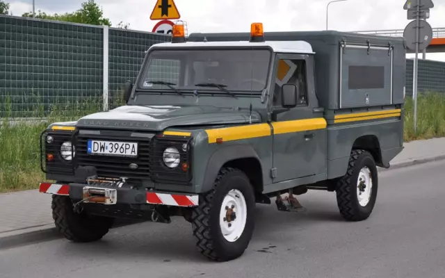 LAND ROVER Defender 
