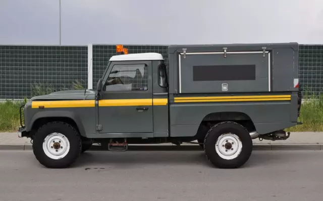 LAND ROVER Defender 