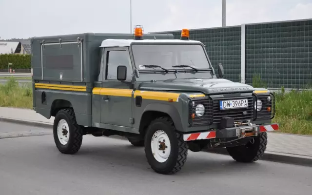 LAND ROVER Defender 