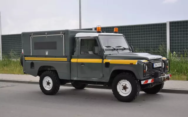 LAND ROVER Defender 