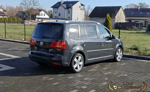 VOLKSWAGEN Touran 