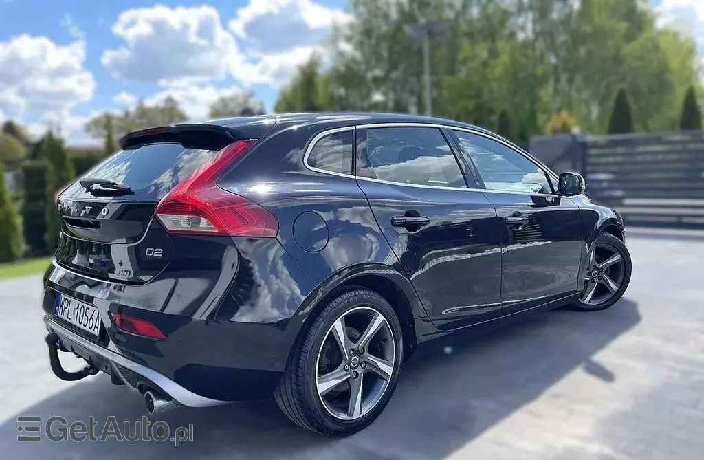 VOLVO V40 