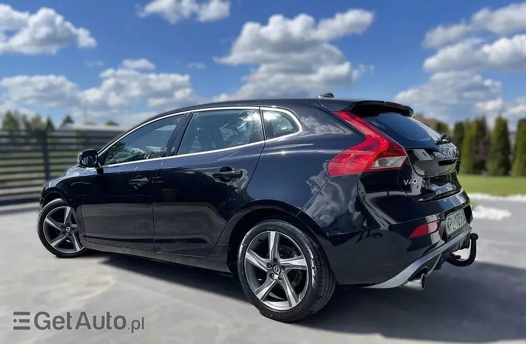 VOLVO V40 