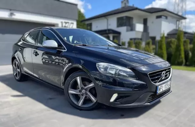 VOLVO V40 