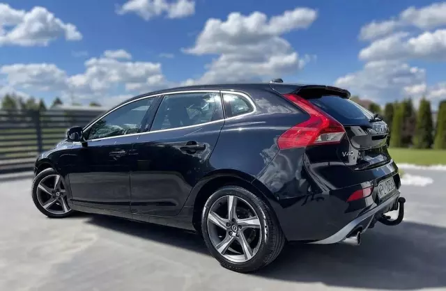 VOLVO V40 