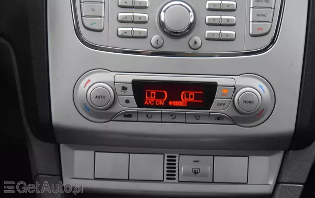 FORD Focus 1.6 16V Ambiente