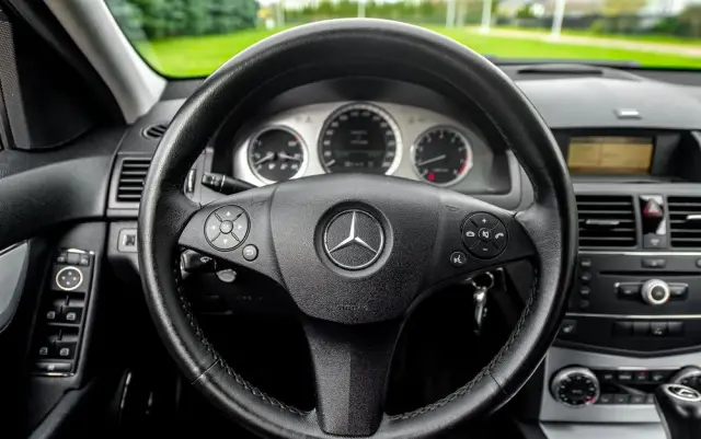 MERCEDES-BENZ Klasa C 200 7G-TRONIC Avantgarde Edition