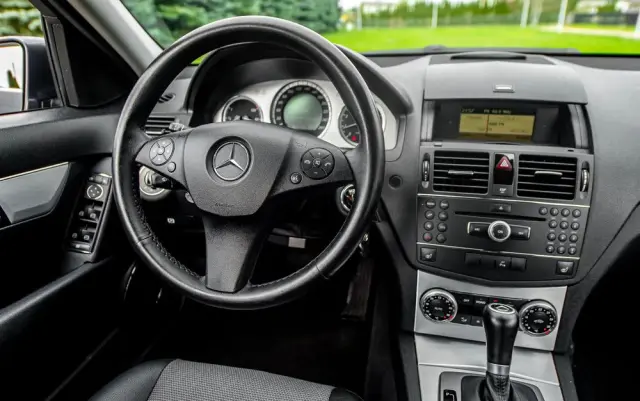 MERCEDES-BENZ Klasa C 200 7G-TRONIC Avantgarde Edition