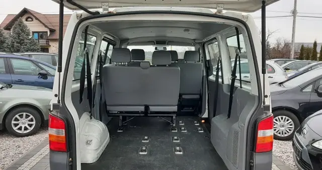 VOLKSWAGEN Caravelle 