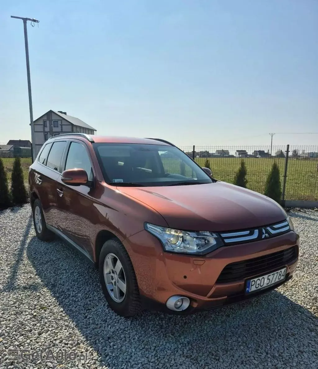 MITSUBISHI Outlander 