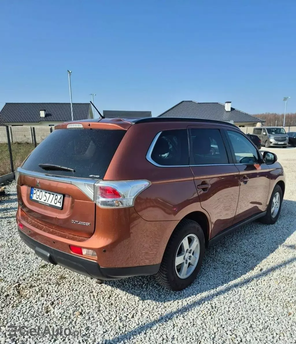 MITSUBISHI Outlander 