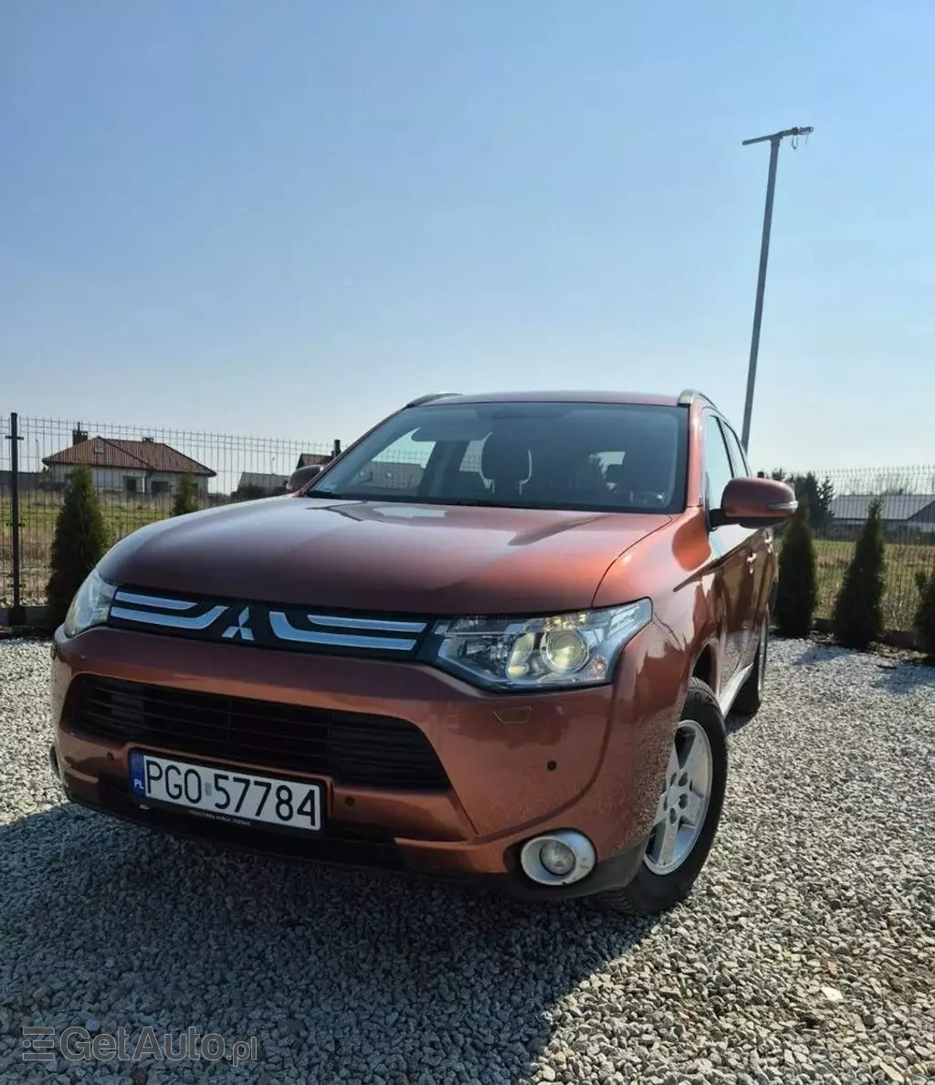 MITSUBISHI Outlander 