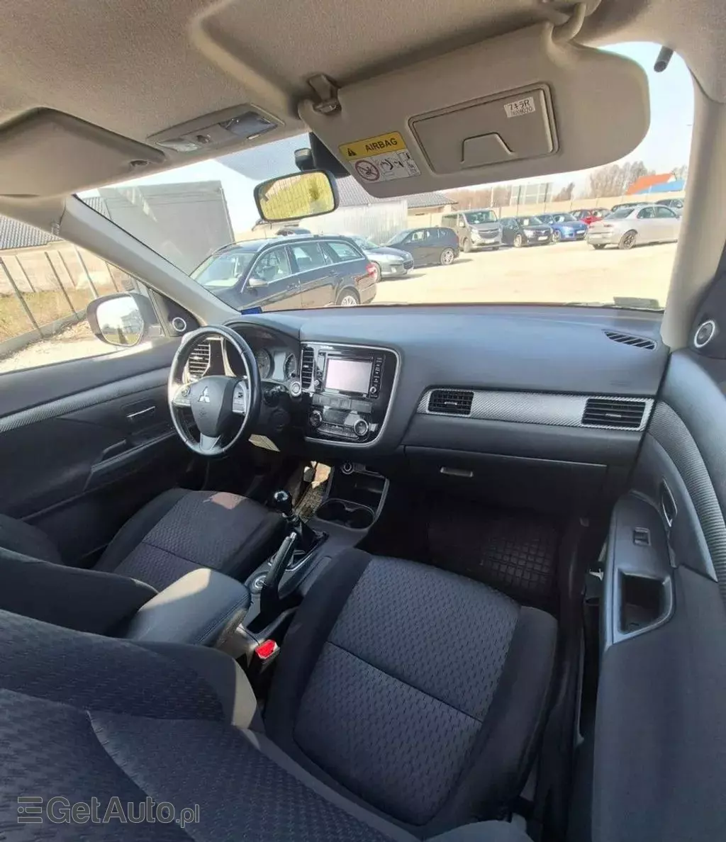 MITSUBISHI Outlander 