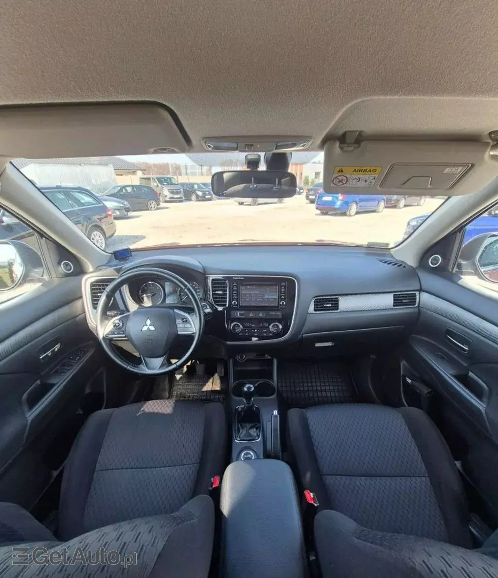 MITSUBISHI Outlander 