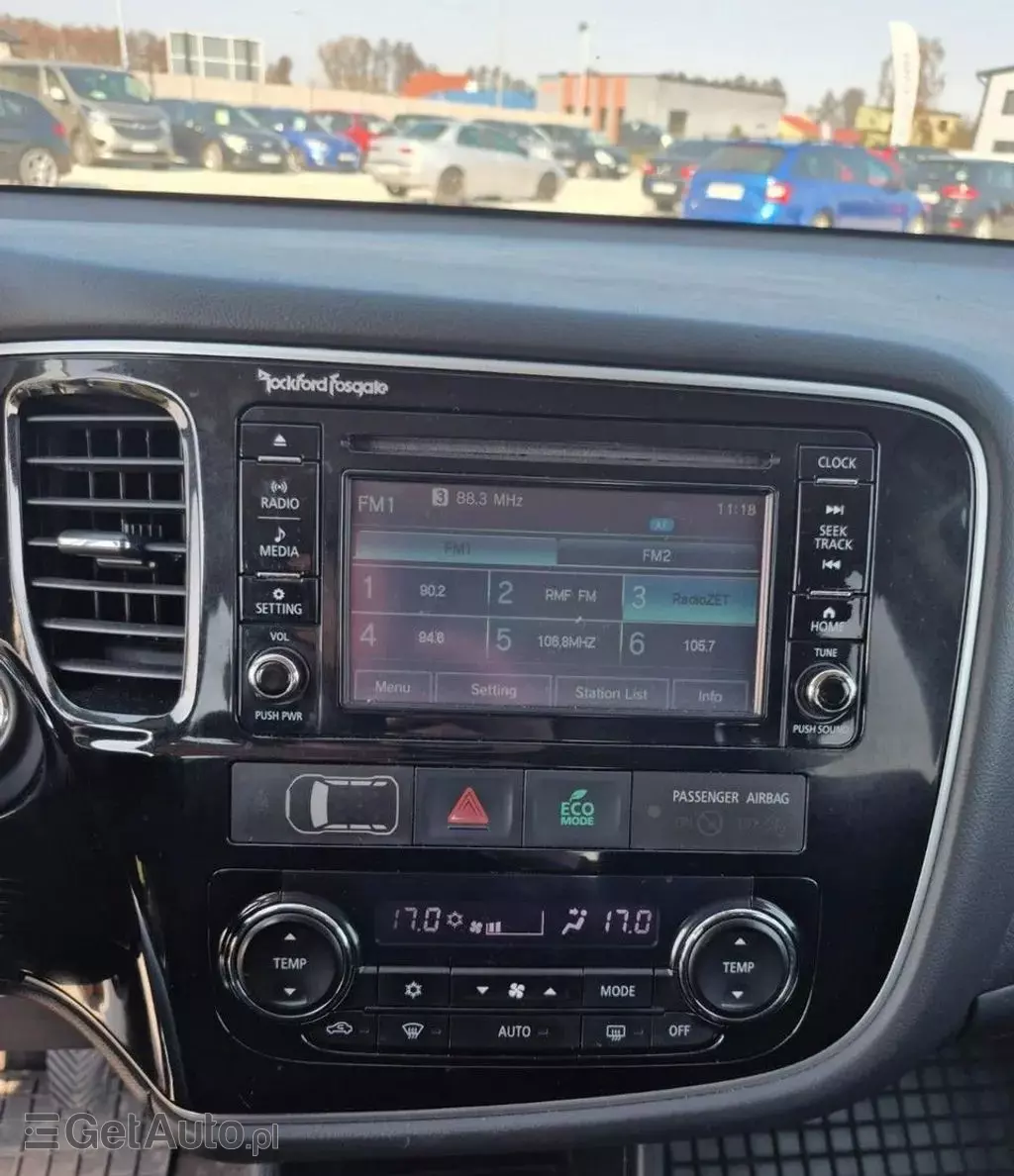 MITSUBISHI Outlander 