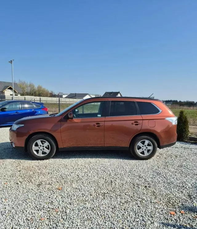 MITSUBISHI Outlander 