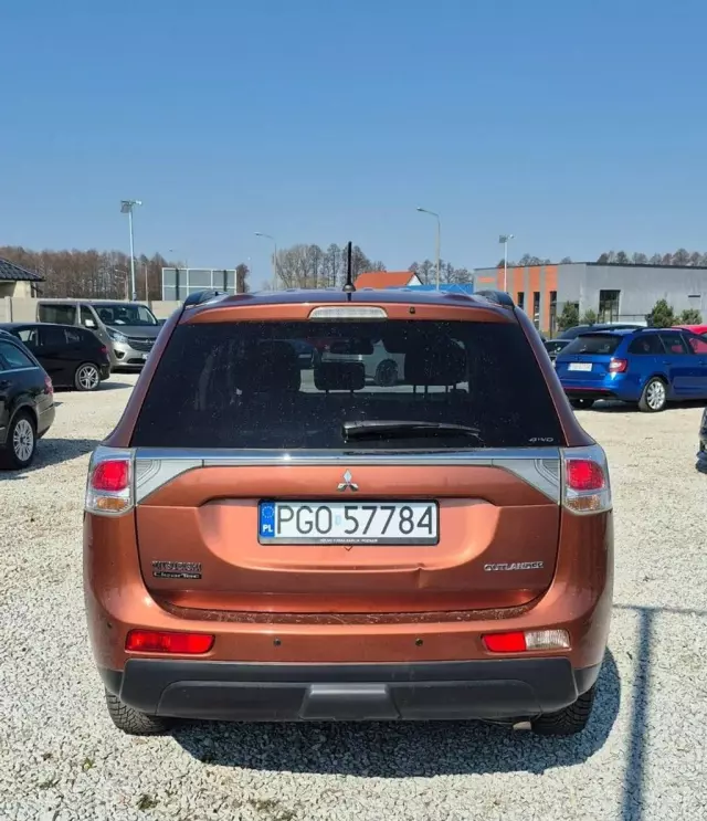 MITSUBISHI Outlander 