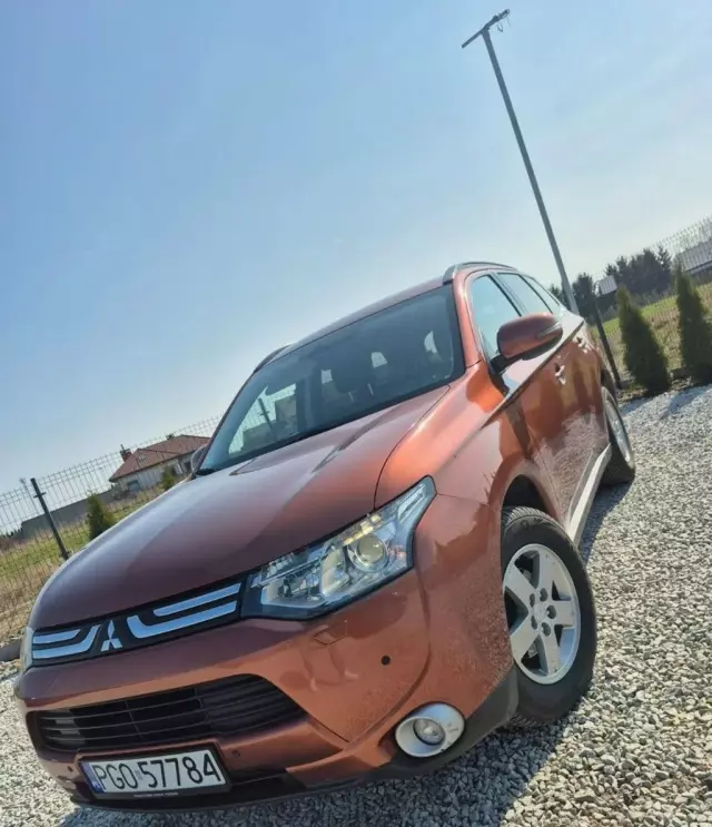 MITSUBISHI Outlander 